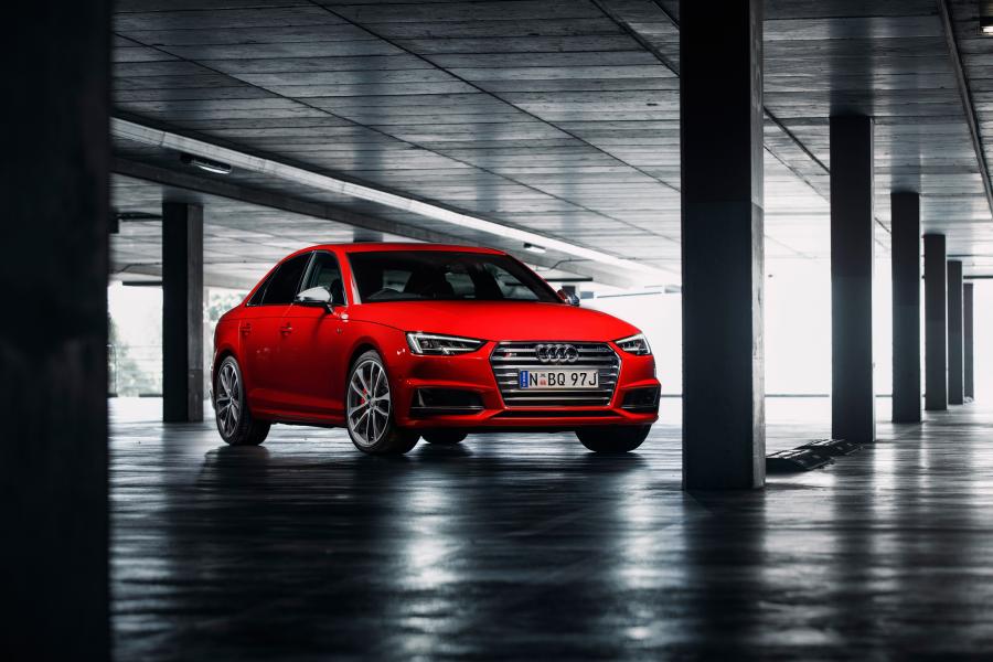  Audi S4 Sedan (B9) 2017 года  (AU) (фото 12 из 17)